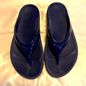 OOFOS OOLALA FLIP FLOP.